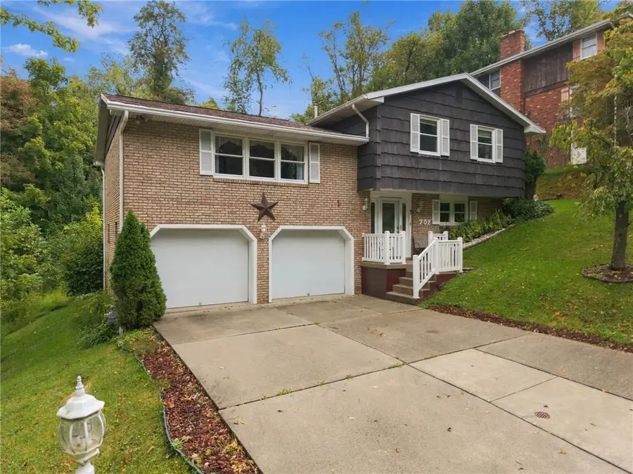 702 Woodside Dr, Jeannette, PA 15644 - #2