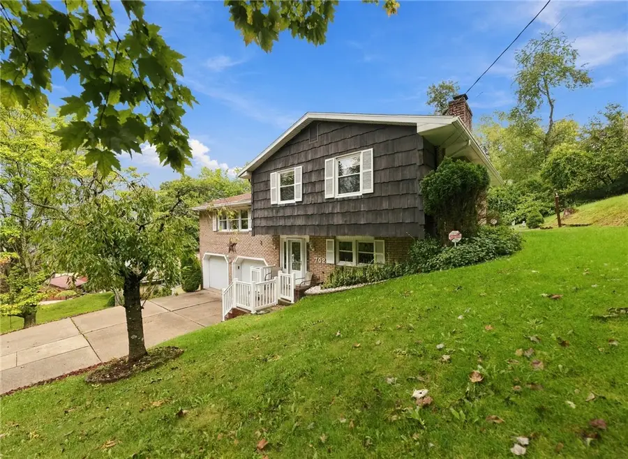 702 Woodside Dr, Jeannette, PA 15644 - #3