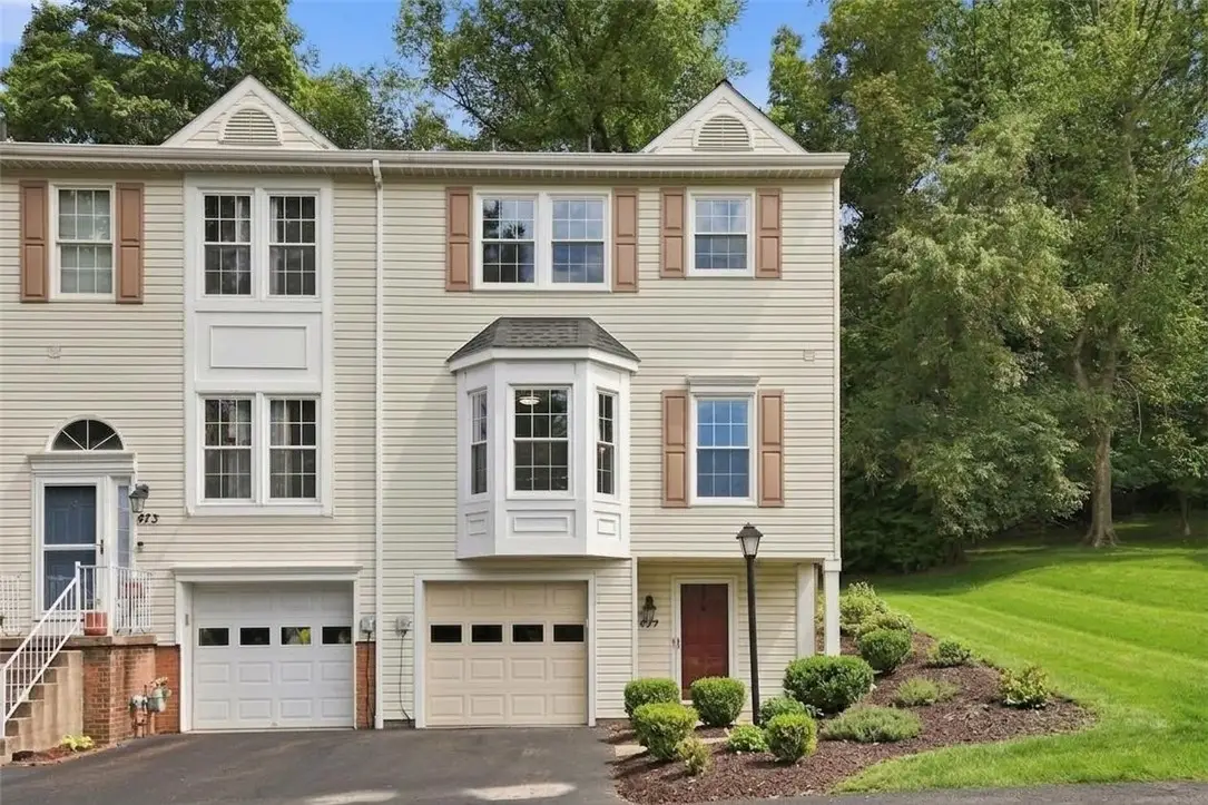 475 Cherryhill Dr, Bridgeville, PA 15017 - #1