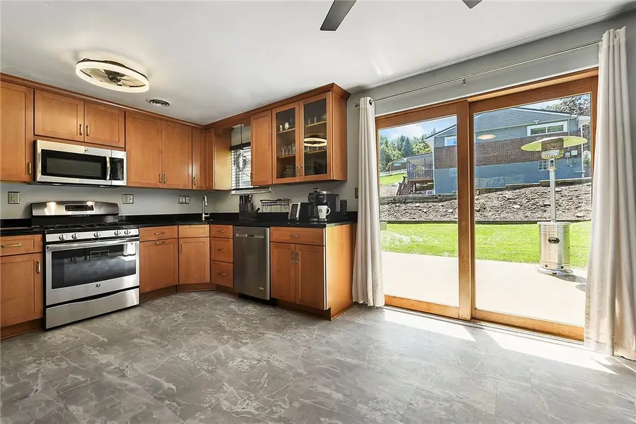 202 Fiesta Dr, Pittsburgh, PA 15239 - #3