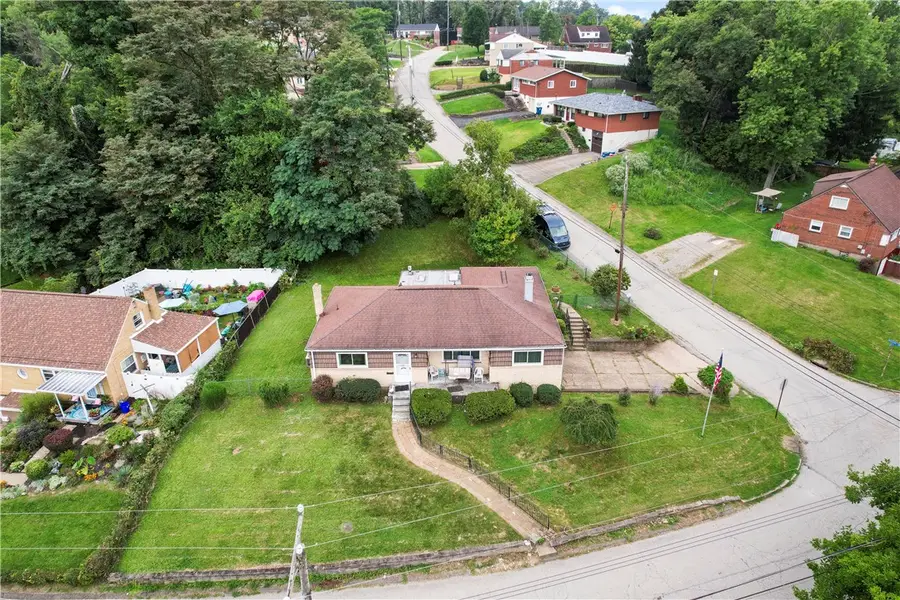 11204 Azalea Dr, Pittsburgh, PA 15235 - #2