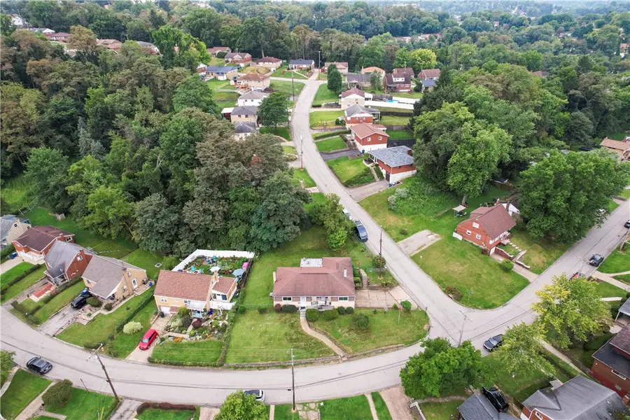 11204 Azalea Dr, Pittsburgh, PA 15235 - #3