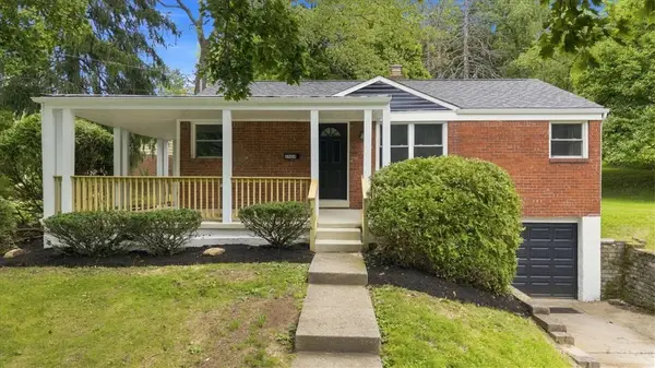 2524 Sylvania Dr, Bethel Park, PA 15102