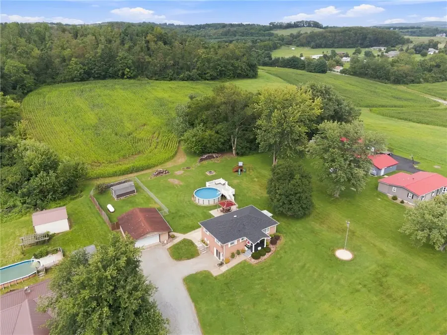 209 Thornwood Ave, Scottdale, PA 15683 - #2