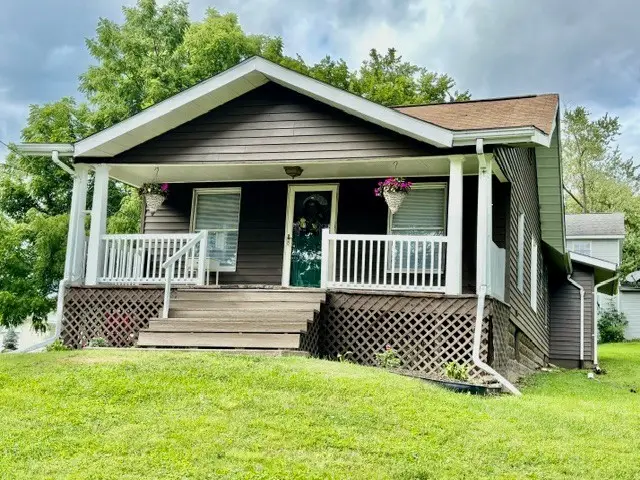 405 Lawnview Ave, New Castle, PA 16105 - #2