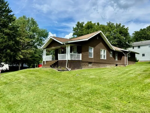 405 Lawnview Ave, New Castle, PA 16105 - #3