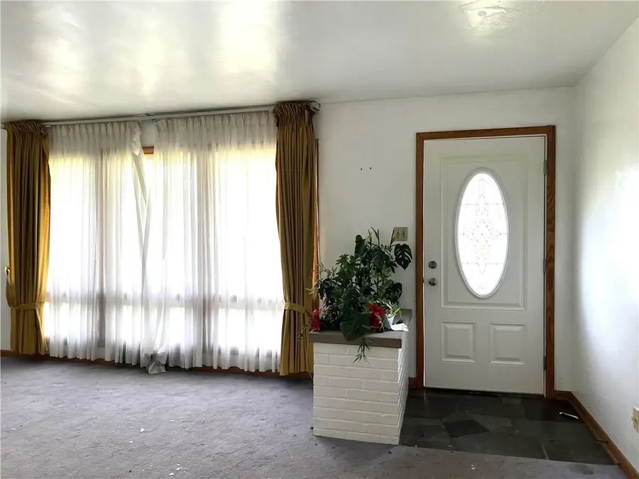 18 Lattavo Dr, New Castle, PA 16105 - #2