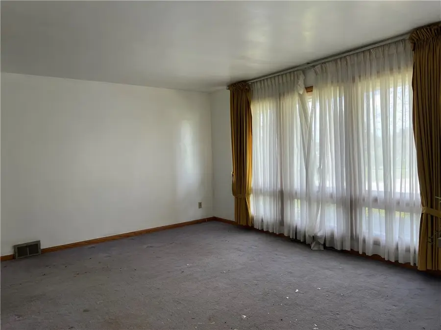 18 Lattavo Dr, New Castle, PA 16105 - #3