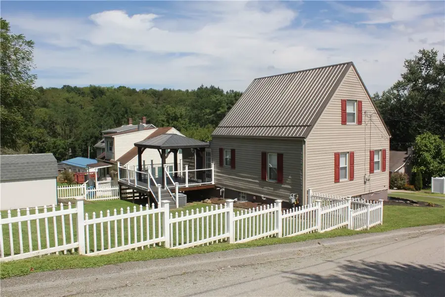 601 N 8th Street, Youngwood, PA 15697 - #3