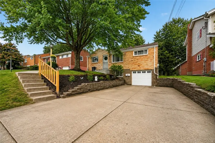 612 Charlotte Dr, Pittsburgh, PA 15236 - #3