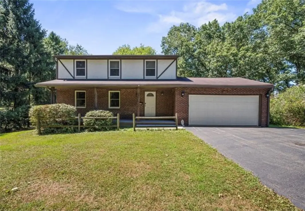 450 Greenwood Dr, Hermitage, PA 16148 - #1
