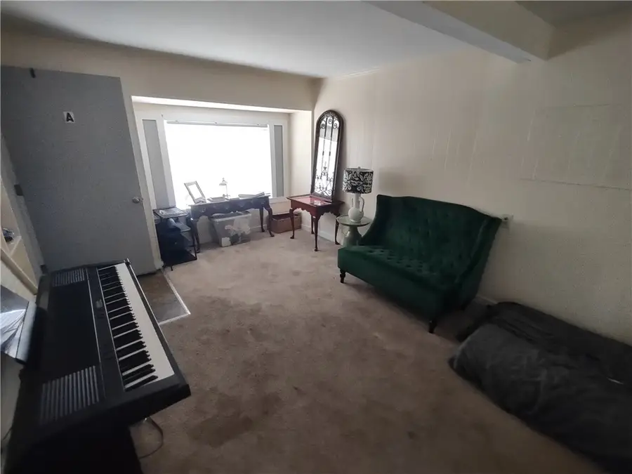 404 Hillside Ave, Ellwood City, PA 16117 - #2