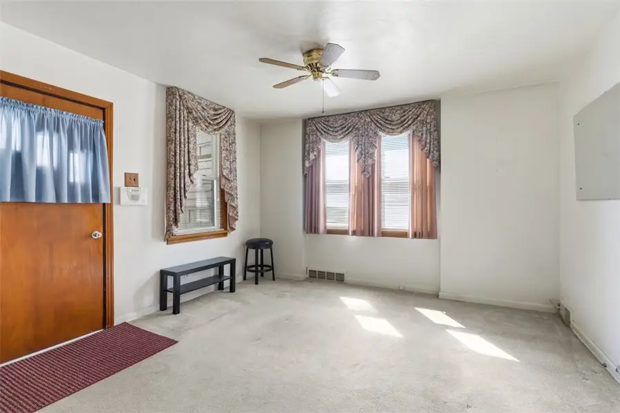 1435 Conroy St, McKees Rocks, PA 15136 - #3