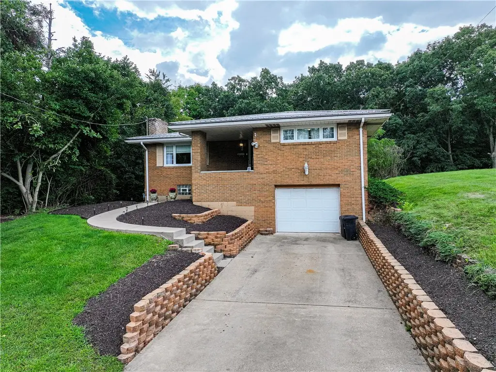 1933 Broadview Pl, Aliquippa, PA 15001 - #1