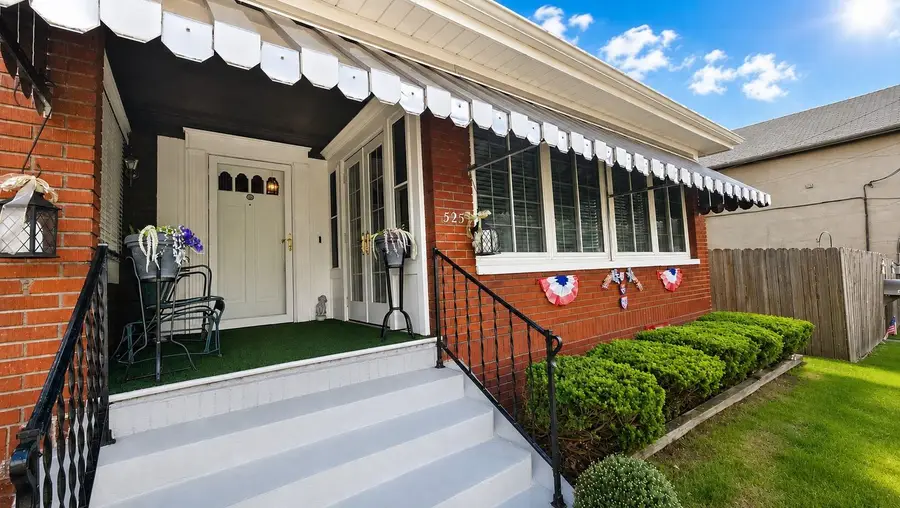525 Walnut Street, Vandergrift, PA 15690 - #2