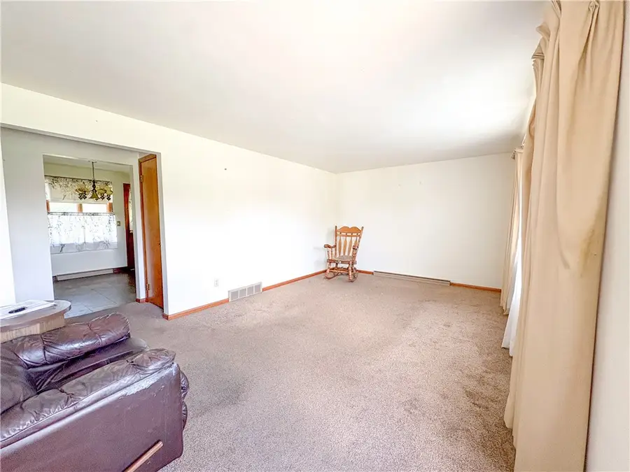 420 Hillview Dr, New Kensington, PA 15068 - #3