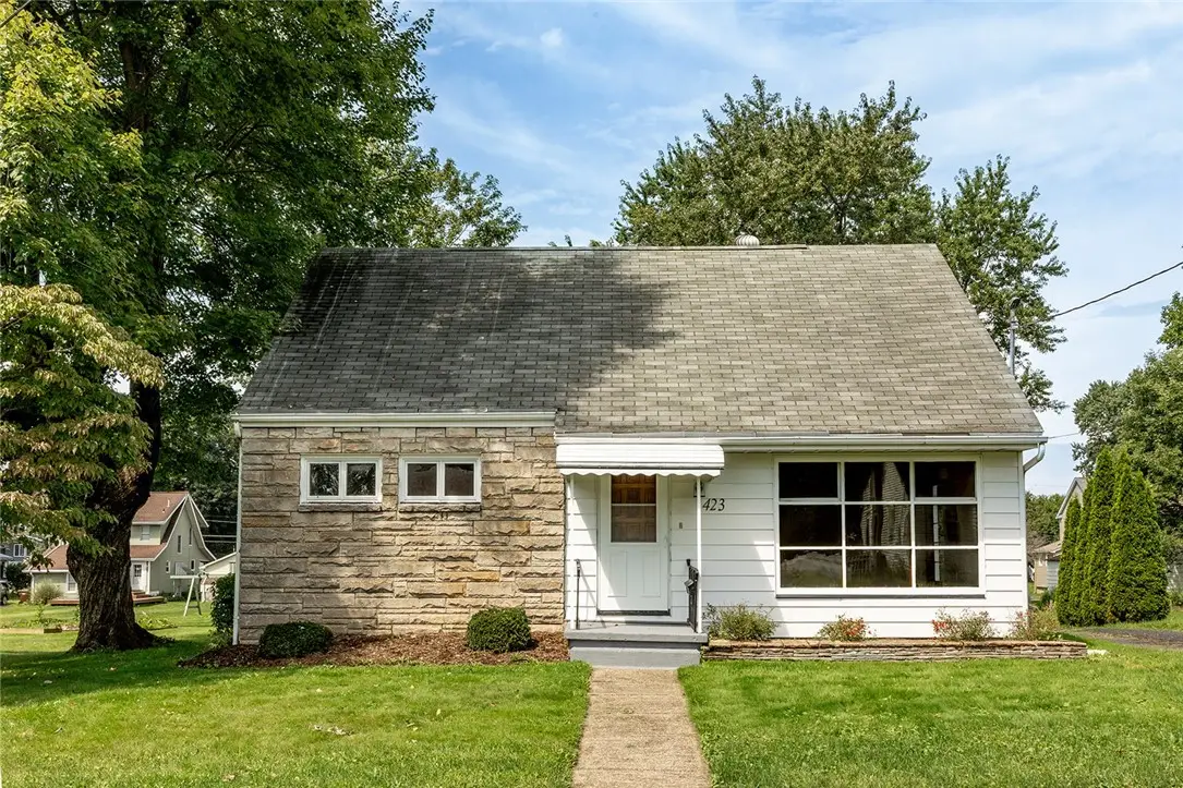 423 Flower Ave, Grove City, PA 16127 - #1