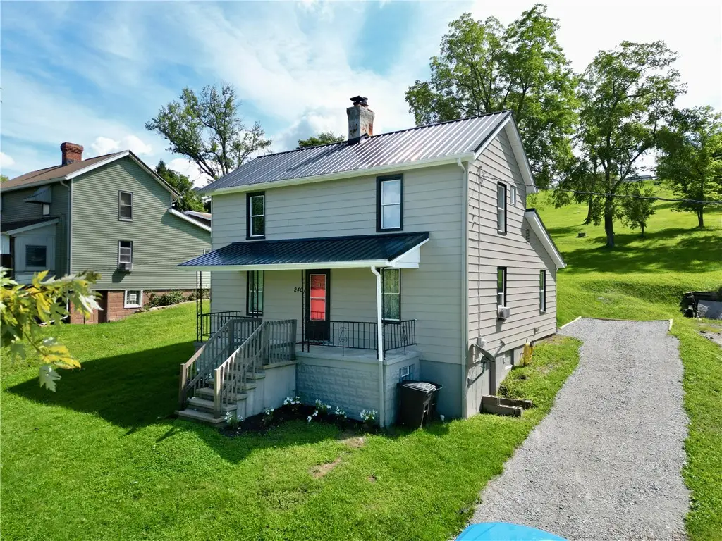 240 Roosevelt St, Washington, PA 15301 - #1