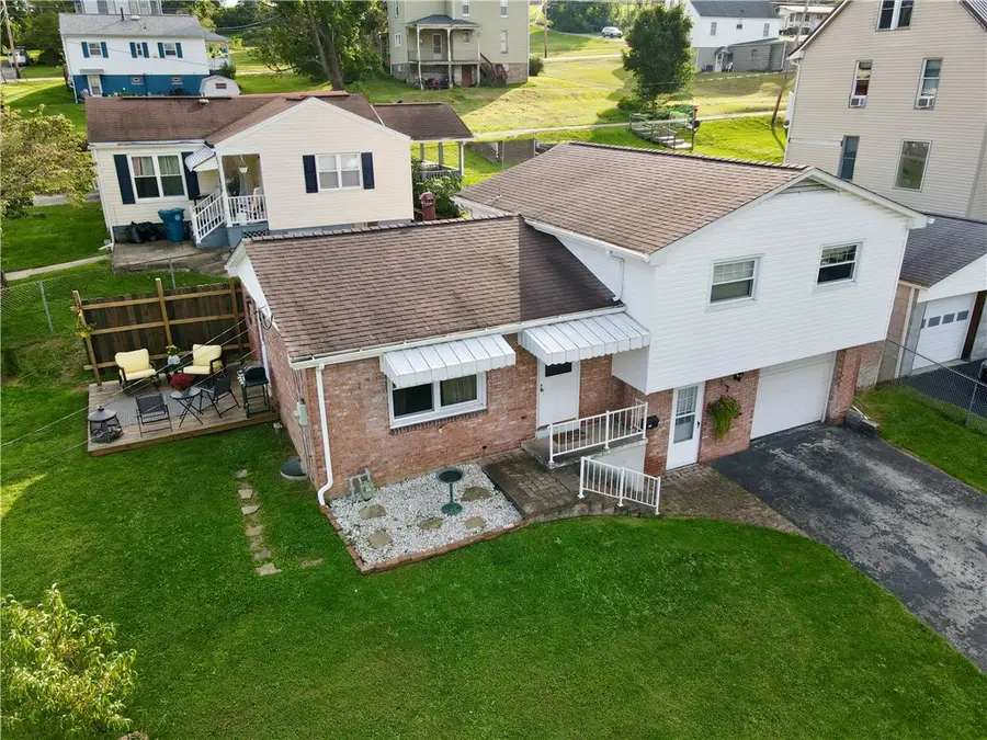 601 Stauffer Ave, Scottdale, PA 15683 - #2