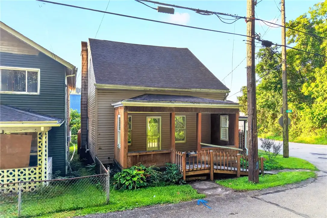 212 Lafferty St, Jeannette, PA 15644 - #1