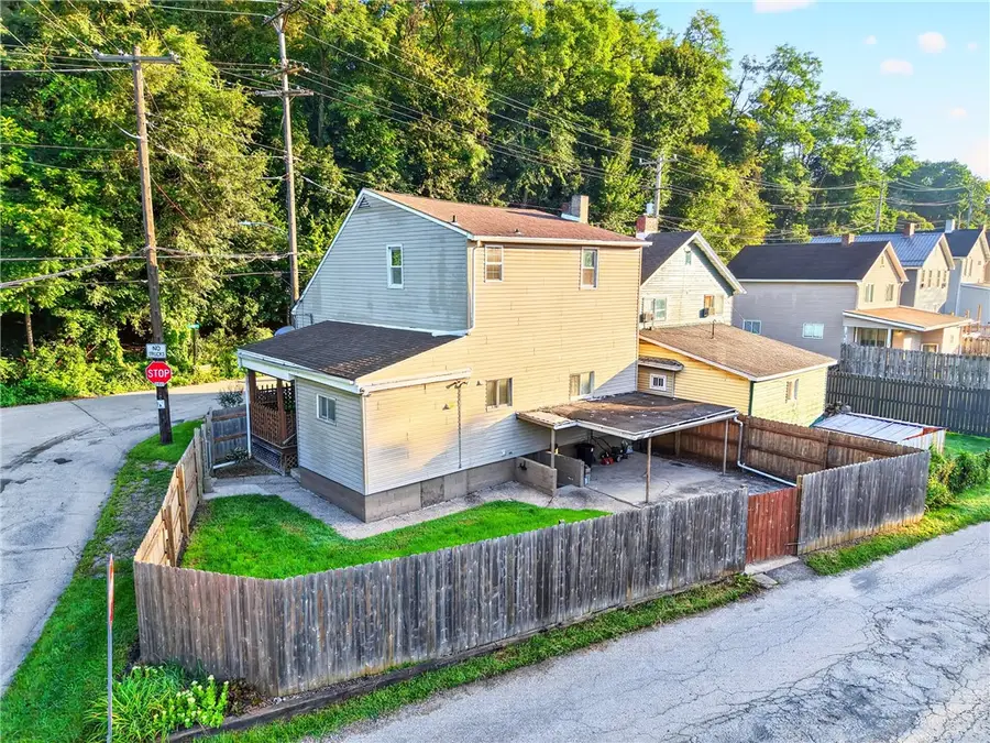 212 Lafferty St, Jeannette, PA 15644 - #2