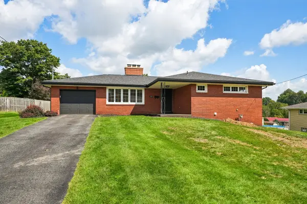 102 Manchester Drive, Irwin, PA 15642