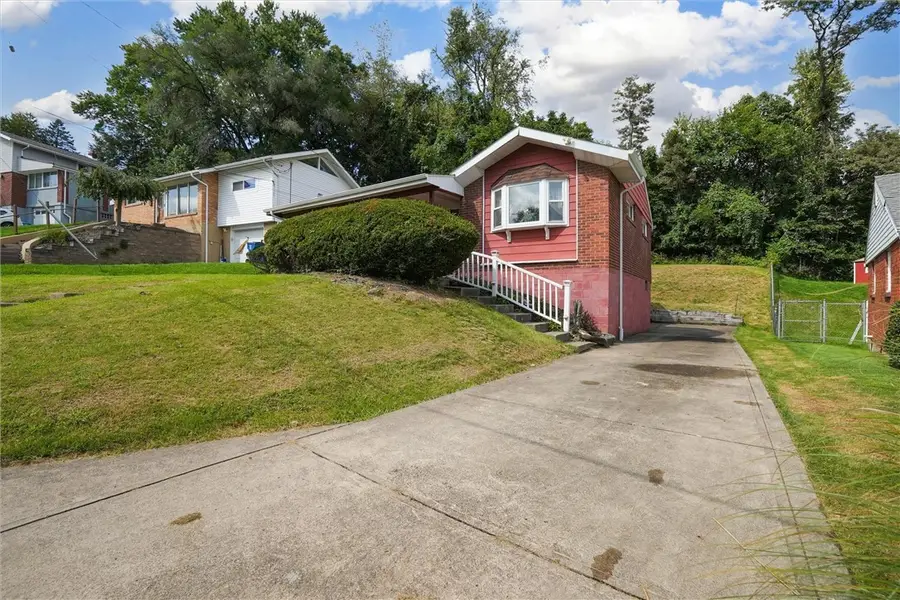 150 Queenston Dr, Pittsburgh, PA 15235 - #3