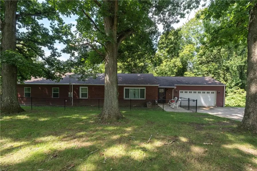 135 Devils Den, Burgettstown, PA 15021 - #2