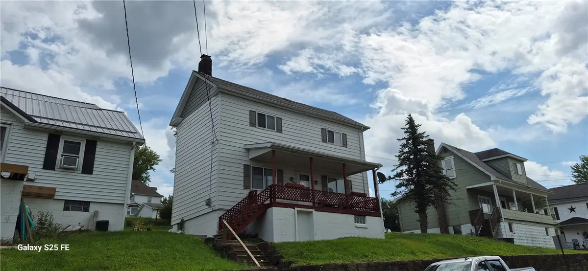 904 N Jefferson St, Connellsville, PA 15425 - #1