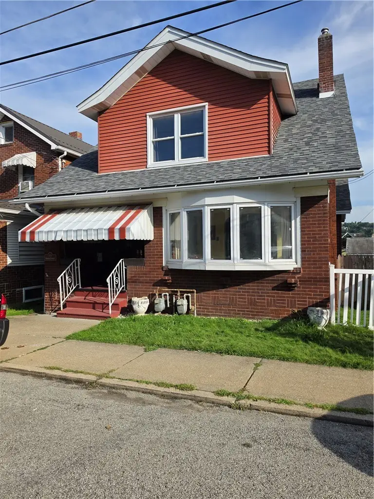 526 Roup St, Tarentum, PA 15084 - #1