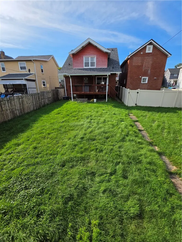 526 Roup St, Tarentum, PA 15084 - #2