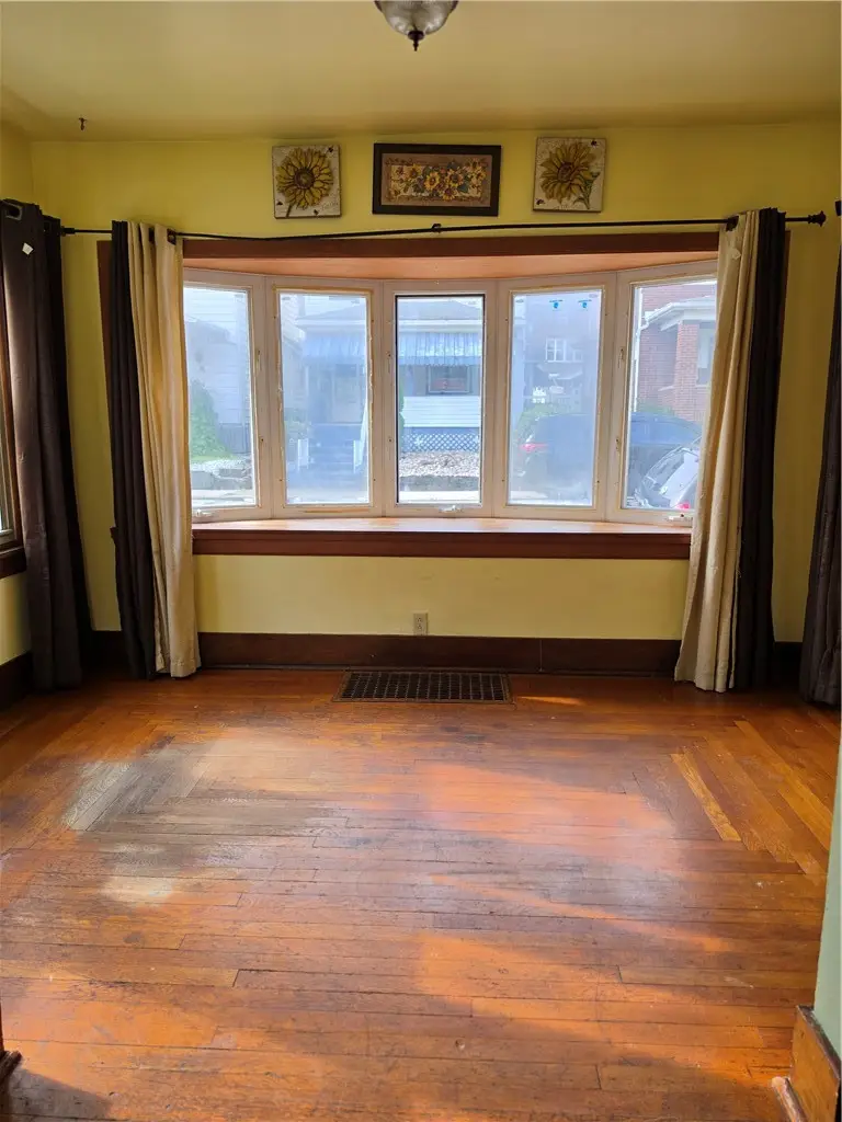 526 Roup St, Tarentum, PA 15084 - #3