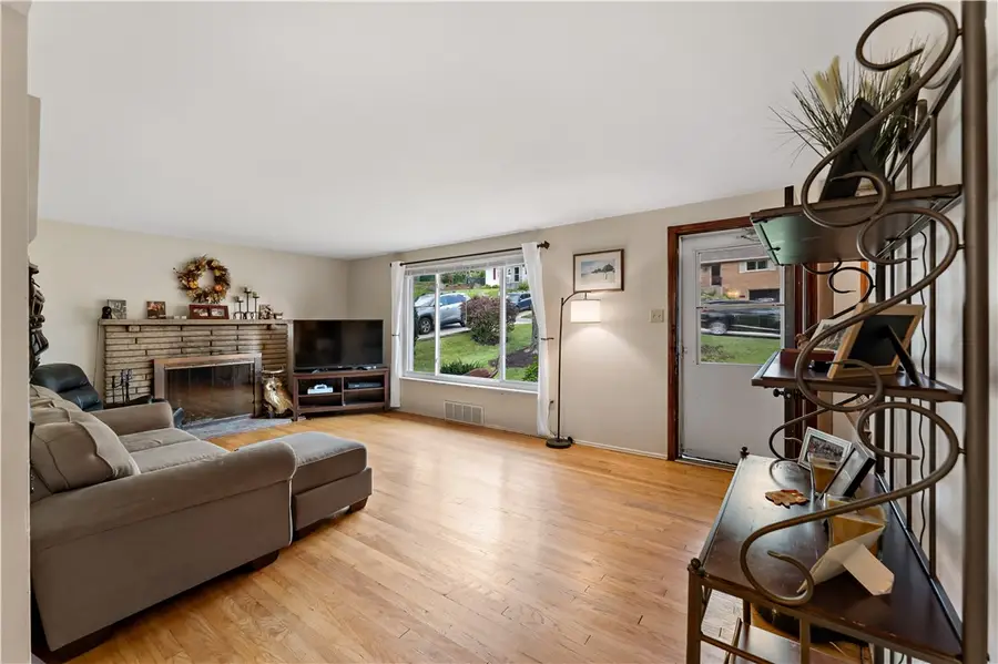 1238 Lakemont Dr, Pittsburgh, PA 15243 - #3