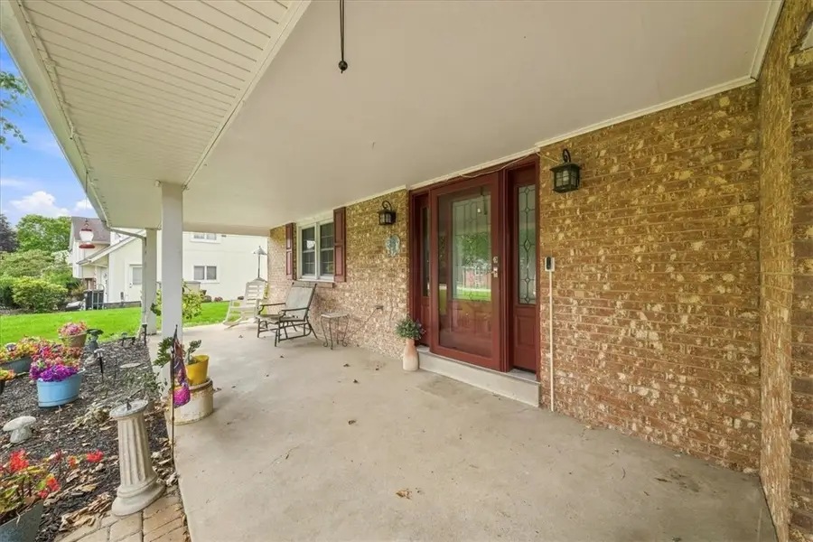 1217 Pleasant St, Aliquippa, PA 15001 - #2