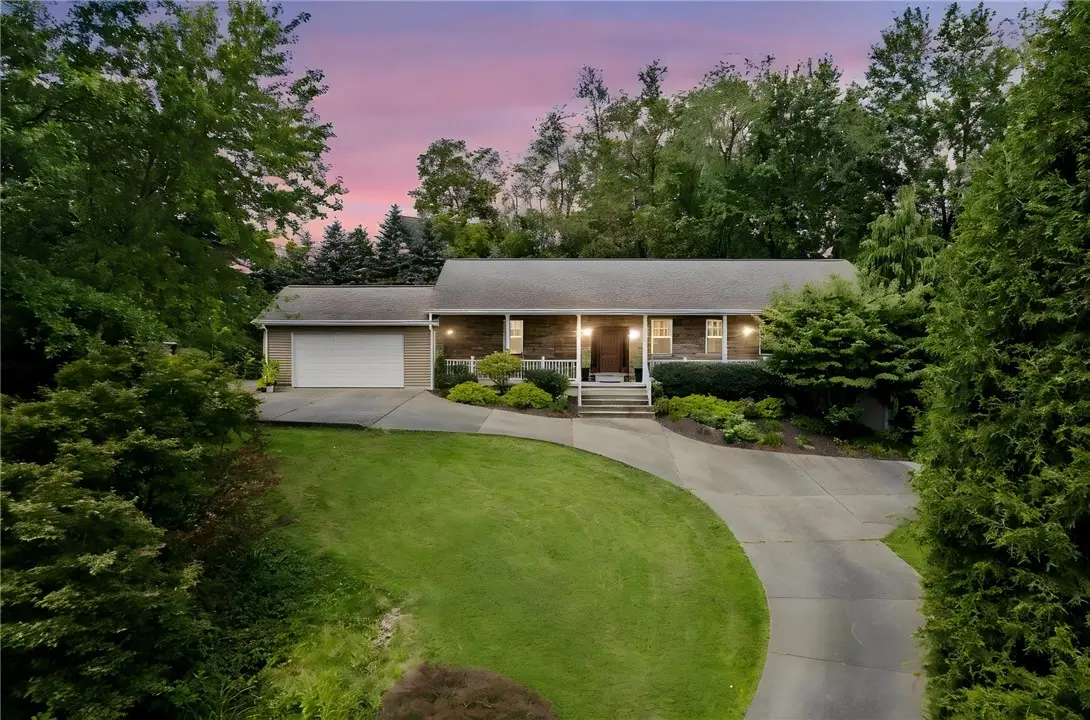 4 Sunnyside Ave, Carnegie, PA 15106 - #1