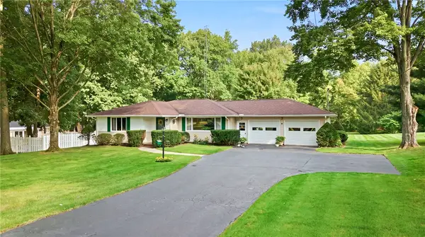3595 Ridgewood Dr, Hermitage, PA 16148