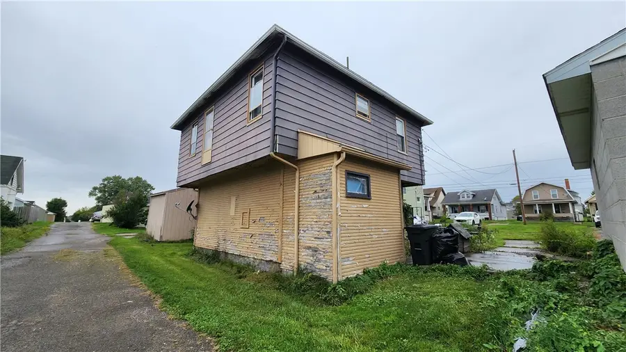 1012 Adams St, New Castle, PA 16101 - #3