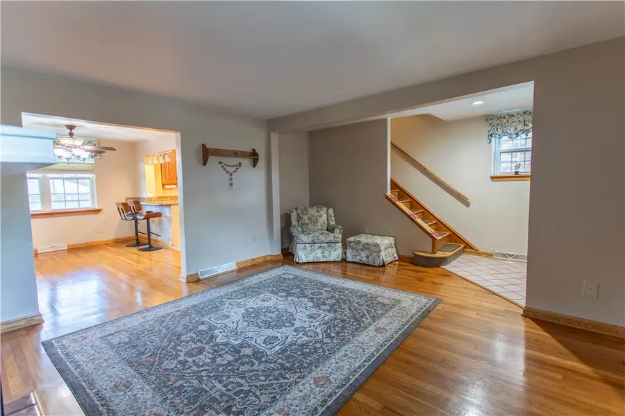 1130 Downlook St, Pittsburgh, PA 15201 - #2