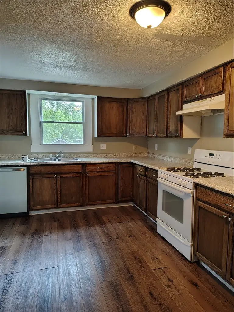 1519 Victoria Ave, New Kensington, PA 15068 - #2
