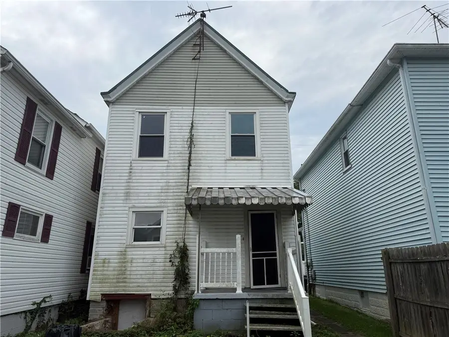 105 18th St, Vandergrift, PA 15690 - #2