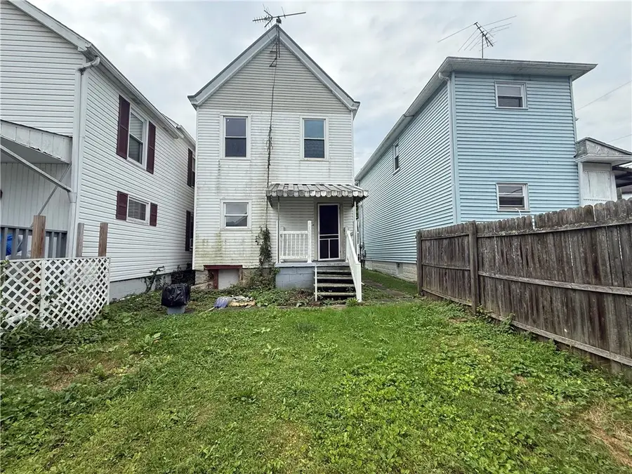 105 18th St, Vandergrift, PA 15690 - #3