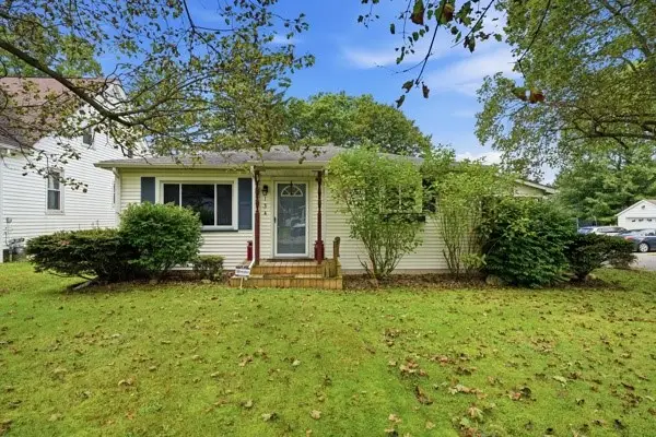 134 Greenwood Drive, Hermitage, PA 16148