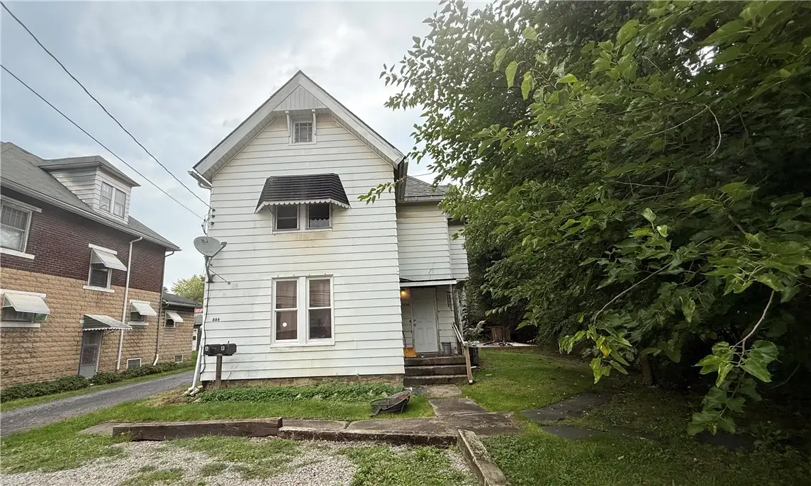 886 N Sharpsville Ave, Sharon, PA 16146 - #1
