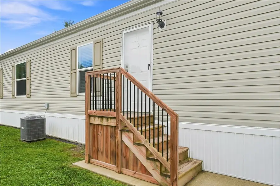 163 West Dr, Oakdale, PA 15071 - #2