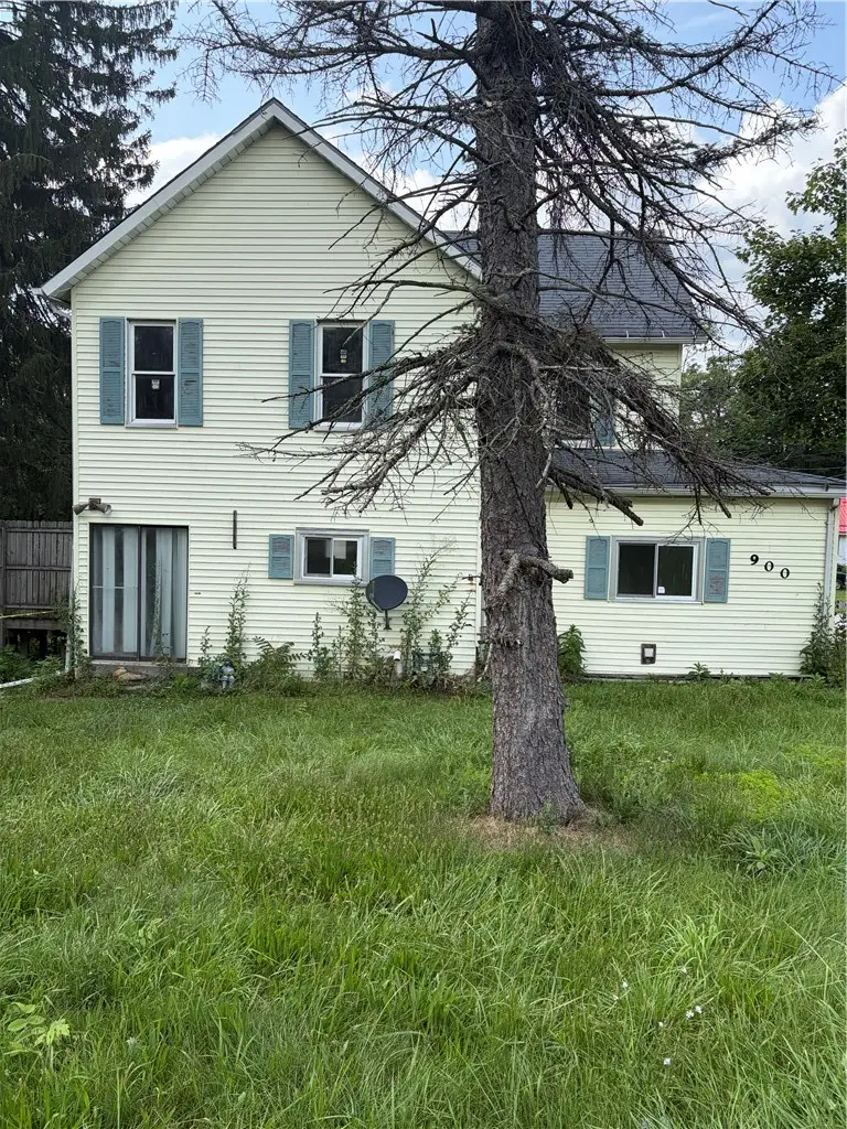 900 W 4th Ave, Derry, PA 15627 - #2