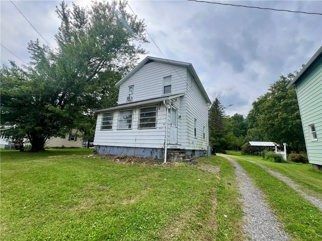 3019 Mercer Rd, New Castle, PA 16105 - #1