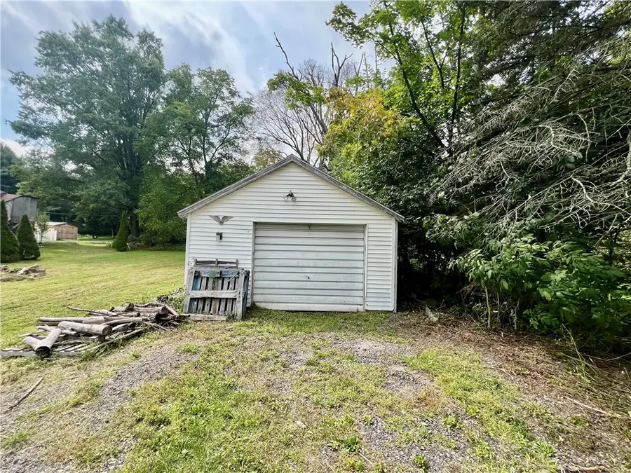 3019 Mercer Rd, New Castle, PA 16105 - #3