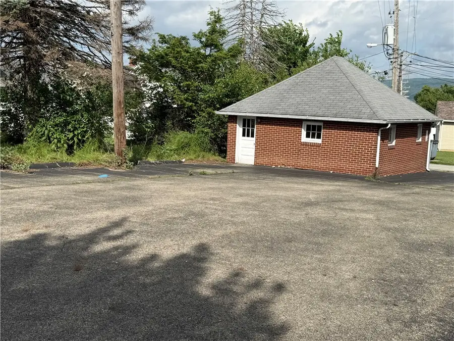313 Morgantown St, Uniontown, PA 15401 - #3
