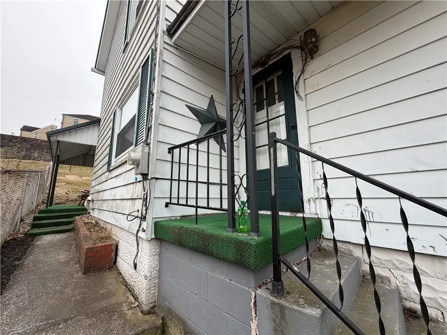 28 Grant St, New Salem, PA 15468 - #3