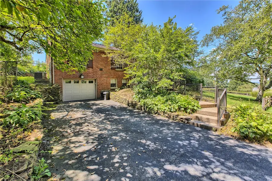 106 Virginia St, Latrobe, PA 15650 - #2